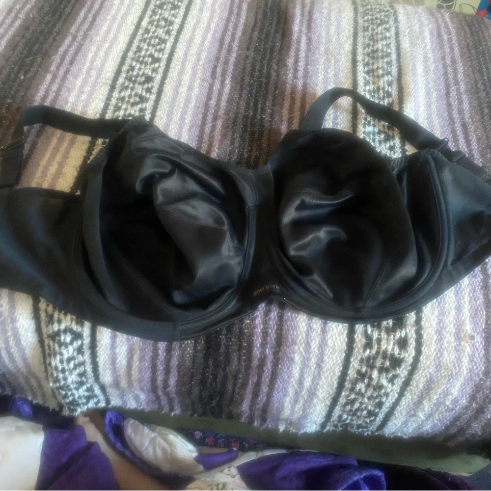 Elomi Sports Bra gently used in great condition